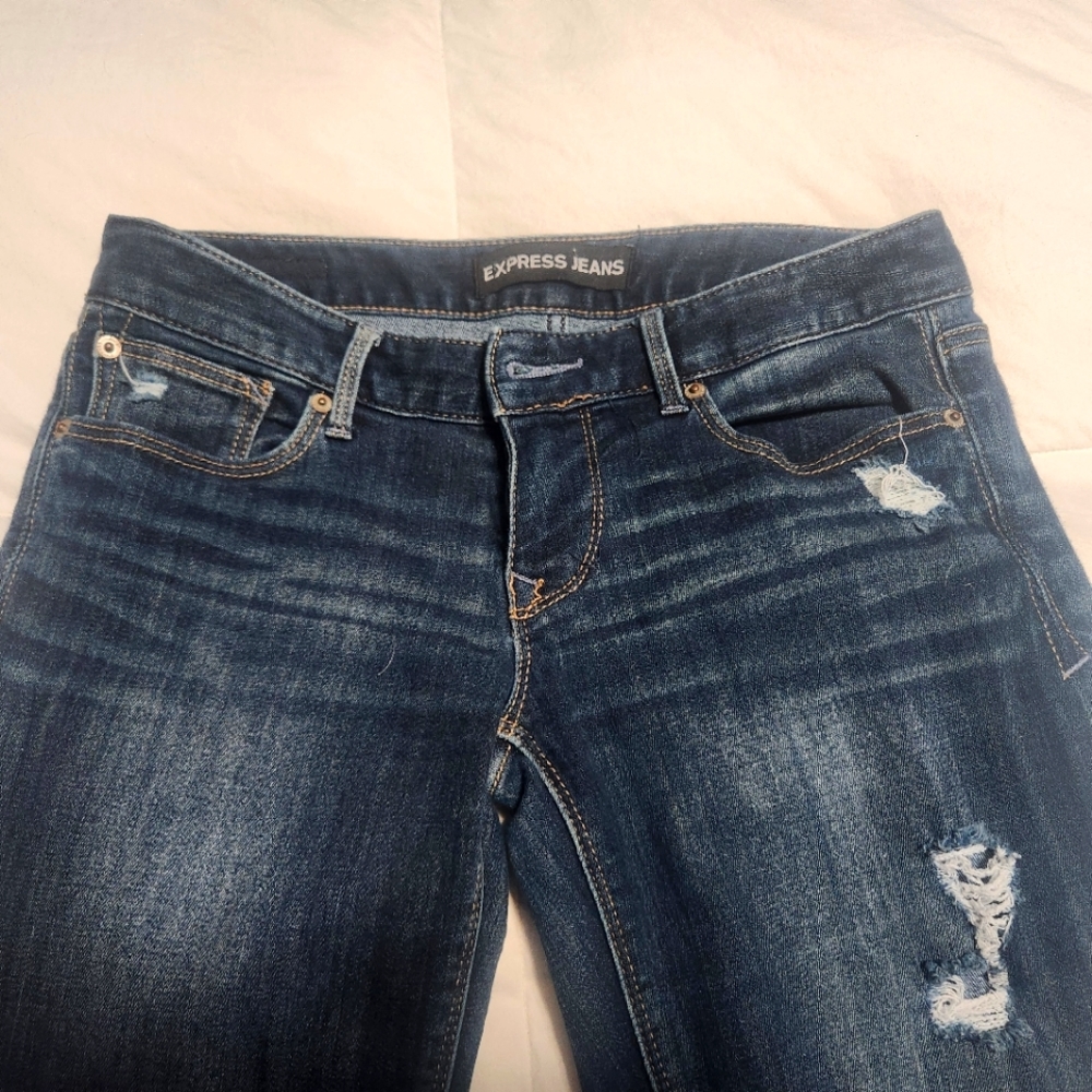 Women's Express Jeans 6R low rise straight leg